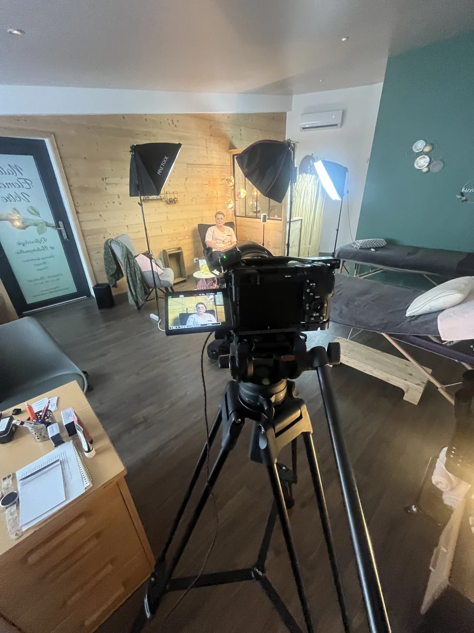 Tournage d'une interview en cabinet de bien-être