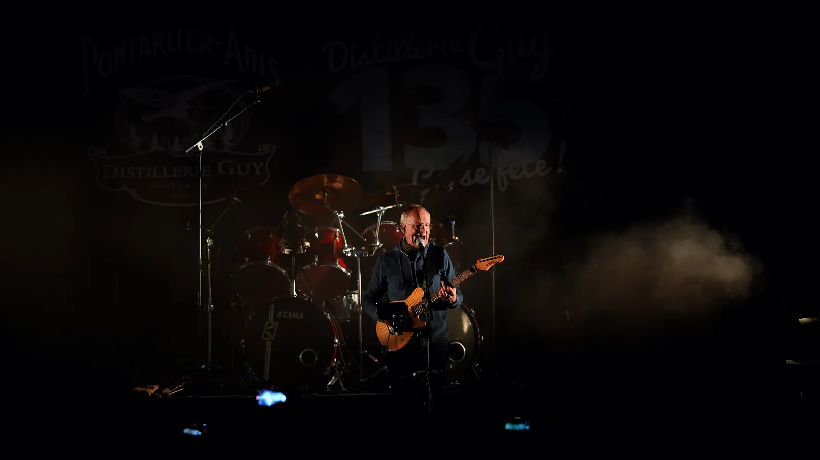 Concert sur scène lors des 135 ans de la Distillerie Guy à Pontarlier